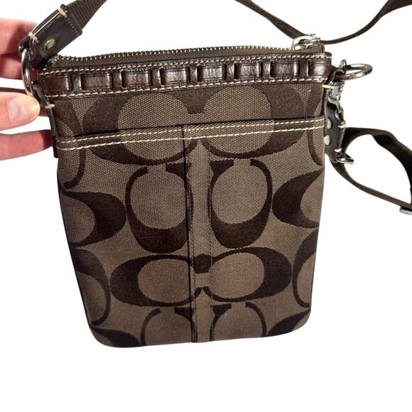 21. COACH Hampton Signature Crossbody Bag W/ hangtag - Picture 4 of 13